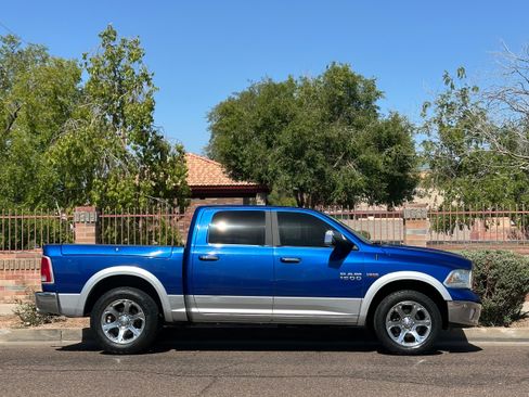 Used 2016 RAM 1500 Laramie w/ Convenience Group AWD/4WD image 9