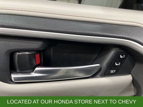 Used 2022 Toyota RAV4 Limited image 11