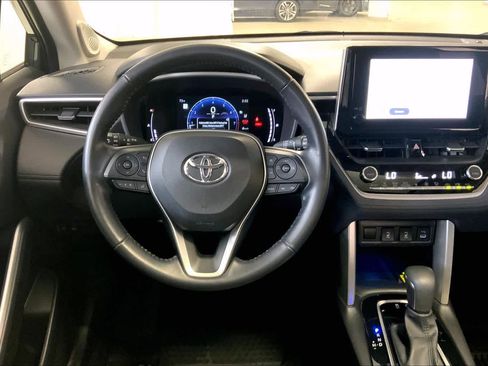 Used 2023 Toyota Corolla Cross XLE image 5