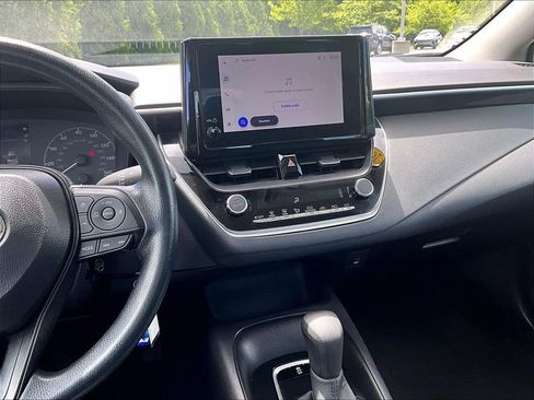 Used 2025 Toyota Corolla LE FWD image 18