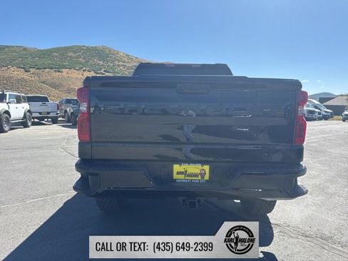 Used 2026 Chevrolet Silverado 1500 Custom Trail Boss w/ LPO, Dark Essentials Package image 5