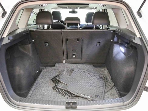 Used 2024 Volkswagen Taos SE w/ Panoramic Sunroof Package FWD image 27