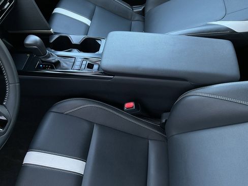 Used 2025 Toyota Camry SE image 34