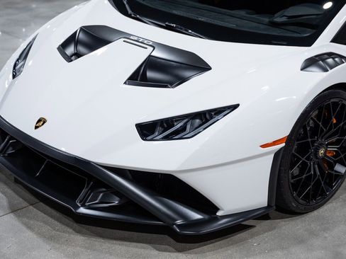 Used 2022 Lamborghini Huracan STO RWD image 11