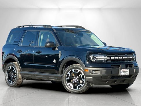 Used 2023 Ford Bronco Sport Outer Banks w/ Tech Package image 1