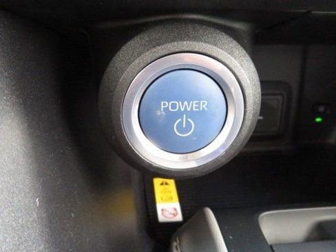 Used 2022 Toyota Venza LE image 19