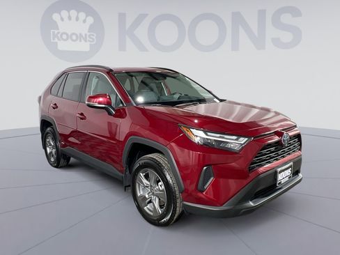 Used 2024 Toyota RAV4 XLE w/ Convenience Package image 10