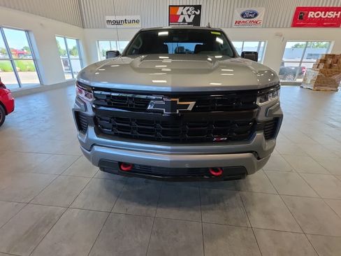 Used 2025 Chevrolet Silverado 1500 LT Trail Boss w/ LPO, Dark Essentials Package AWD/4WD image 3