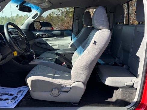 Used 2012 Toyota Tacoma 4x4 w/ SR5 Package image 4