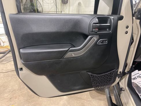 Used 2018 Jeep Wrangler Unlimited Sport S AWD/4WD image 7