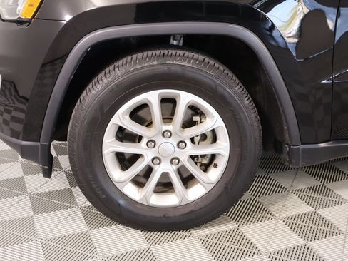 Used 2021 Jeep Grand Cherokee Laredo w/ Security & Convenience Group RWD image 17