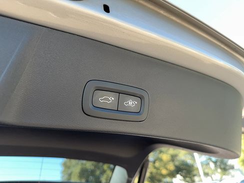 Used 2023 Volvo XC40 B5 Plus w/ Protection Package Premier image 25