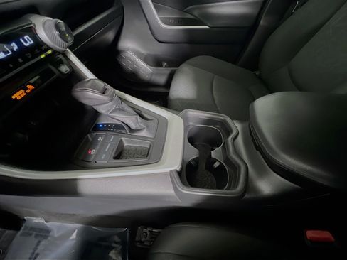 Used 2021 Toyota RAV4 XLE w/ Convenience Package FWD image 25