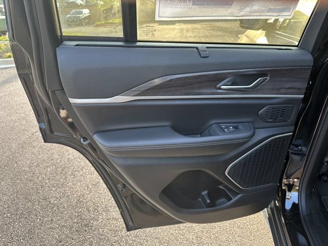 New 2025 Jeep Grand Cherokee Limited w/ Luxury Tech Group II AWD/4WD image 20
