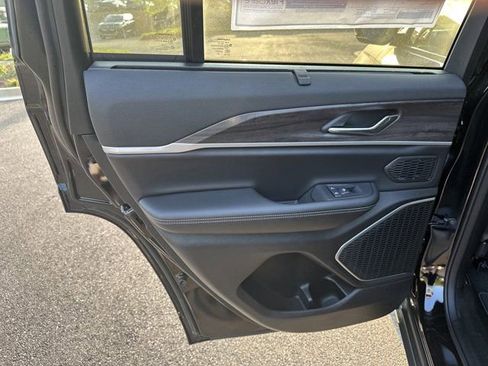 New 2025 Jeep Grand Cherokee Limited w/ Luxury Tech Group II image 20