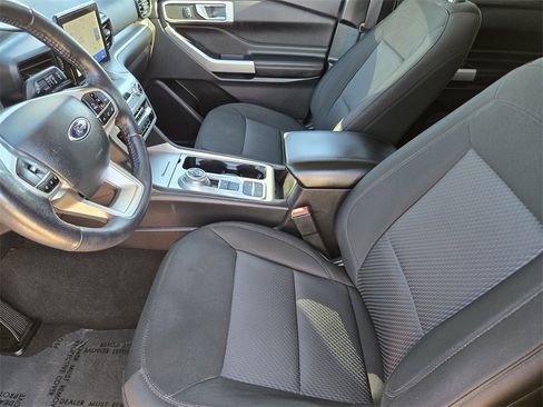 Used 2022 Ford Explorer XLT image 18
