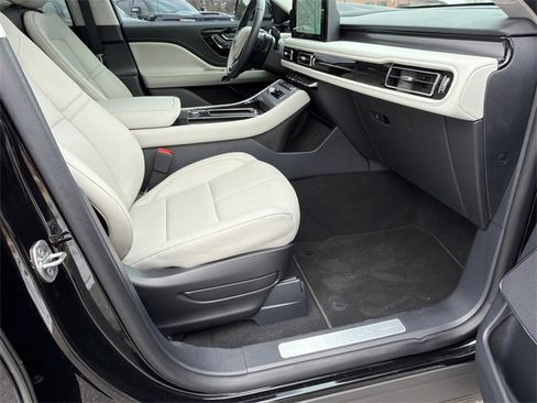 Used 2025 Lincoln Aviator 2WD w/ Equipment Group 101A image 13