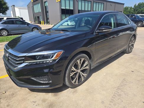 Used 2022 Volkswagen Passat 2.0T SE image 2