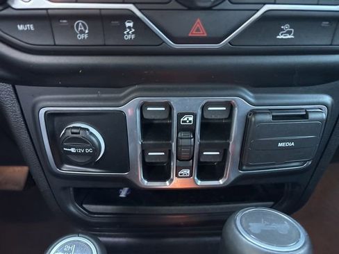 Used 2023 Jeep Wrangler Altitude image 30