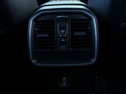 Used 2020 Porsche Macan AWD/4WD image 40