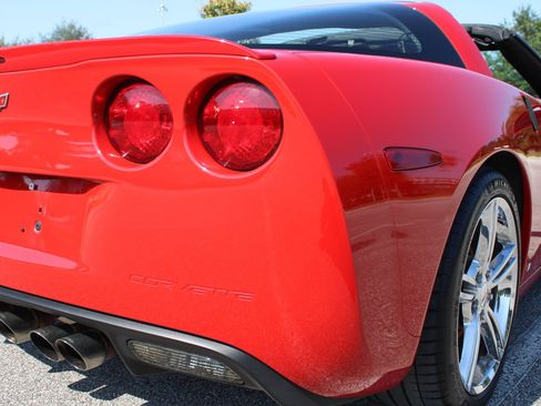 Used 2007 Chevrolet Corvette Coupe w/ Performance Package RWD image 34