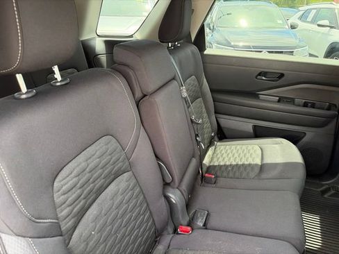 Used 2024 Nissan Pathfinder SV w/ Black Appearance Package FWD image 18