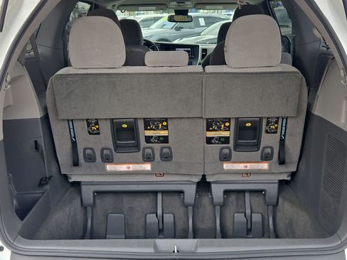 Used 2018 Toyota Sienna LE FWD image 33