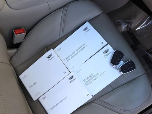 Used 2019 Cadillac Escalade ESV Premium Luxury image 95