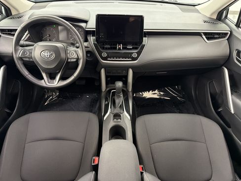 Used 2025 Toyota Corolla Cross LE FWD image 16