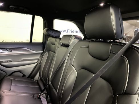 New 2025 Jeep Grand Cherokee Limited image 28