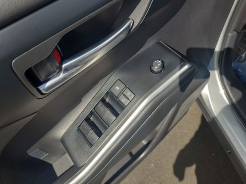 Certified 2025 Toyota Highlander XLE image 13