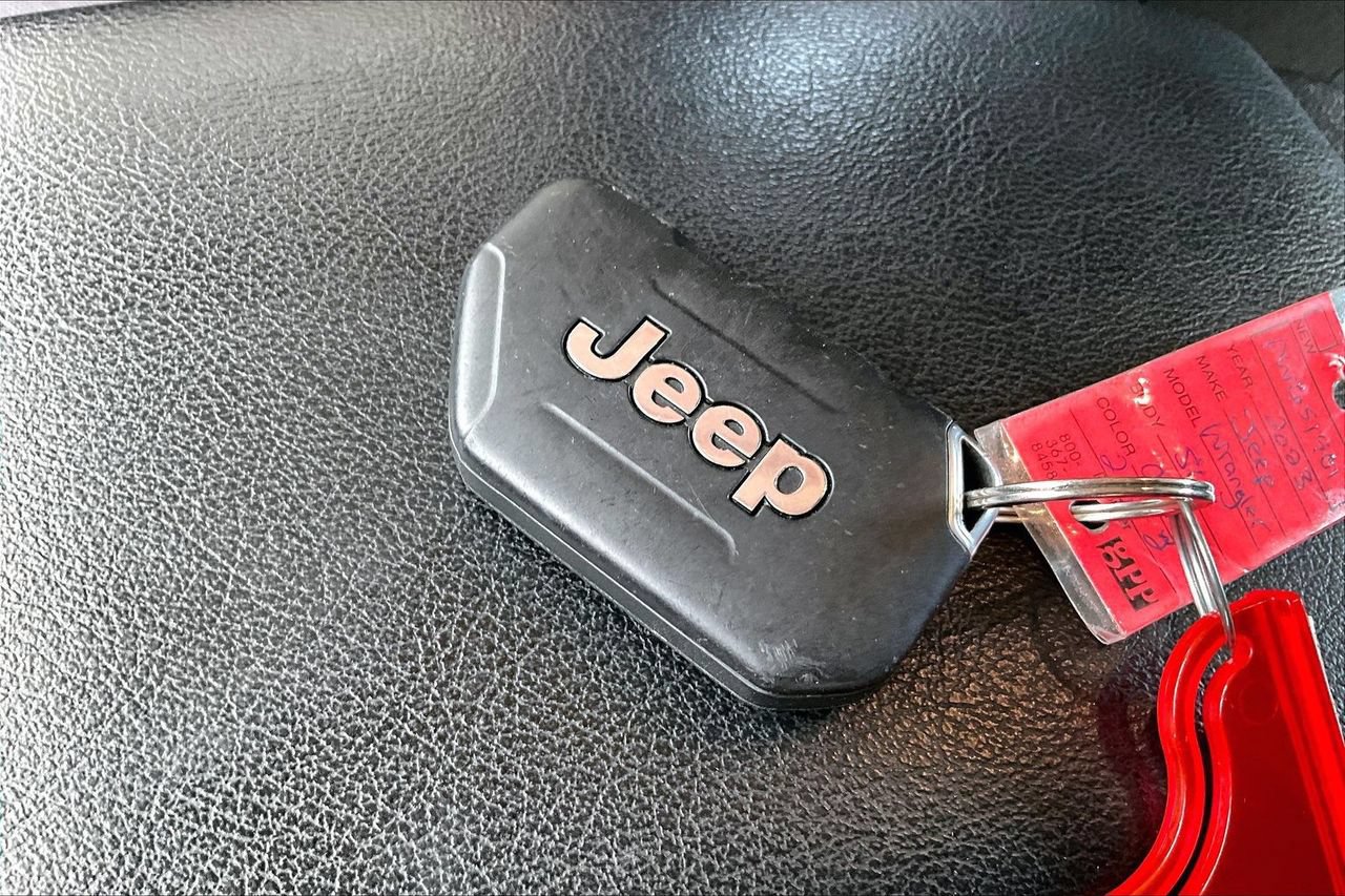 Used 2023 Jeep Wrangler Sport AWD/4WD image 31