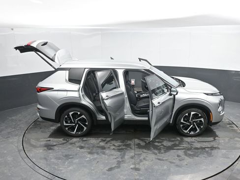 Used 2024 Mitsubishi Outlander SE image 55