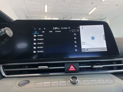 Used 2023 Hyundai Elantra Limited image 25