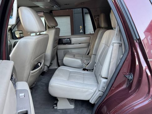 Used 2010 Lincoln Navigator 4WD image 23