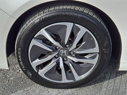 Certified 2019 Honda Accord Hybrid image 9