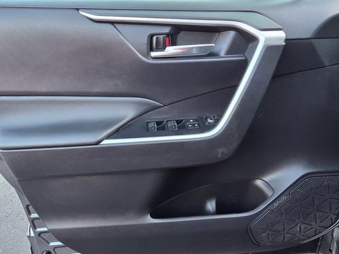 Used 2022 Toyota RAV4 XLE AWD/4WD image 11