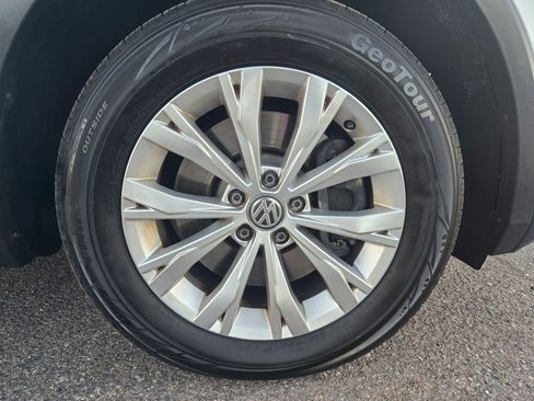 Used 2018 Volkswagen Tiguan S image 32