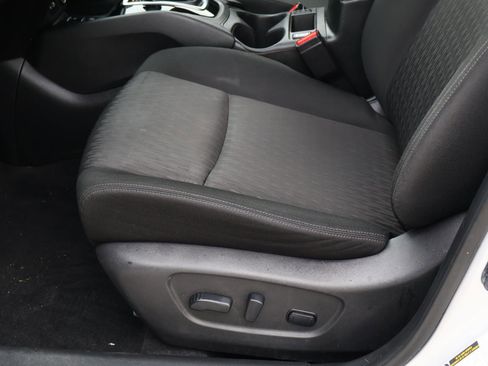 Used 2020 Nissan Rogue SV w/ Premium Package image 14