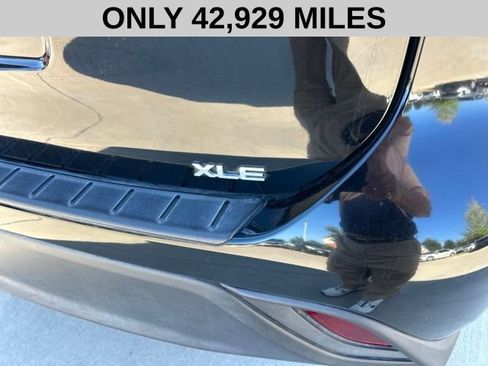 Used 2024 Toyota Highlander XLE FWD image 4