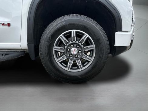 Used 2024 GMC Sierra 1500 AT4 w/ Technology Package AWD/4WD image 38