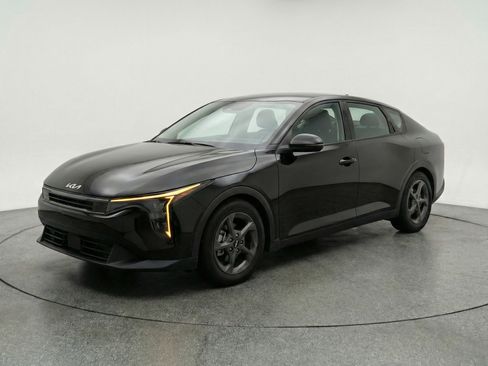 Used 2025 Kia K4 FWD image 3