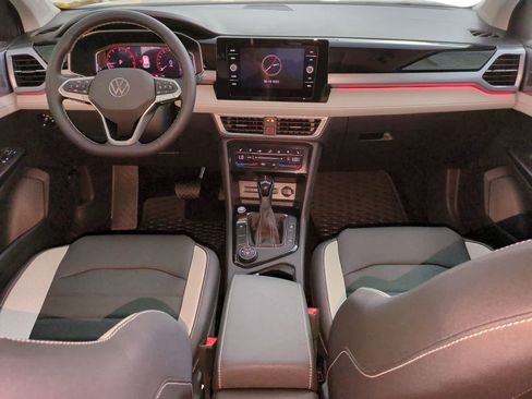New 2025 Volkswagen Taos SEL image 15
