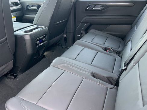 New 2026 Chevrolet Suburban LT image 9