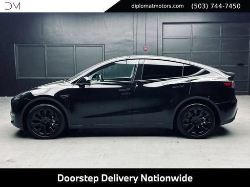 Used 2023 Tesla Model Y Long Range AWD/4WD image 3