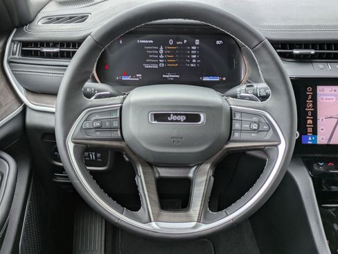 New 2026 Jeep Grand Cherokee Limited w/ Luxury Tech Group II RWD image 18