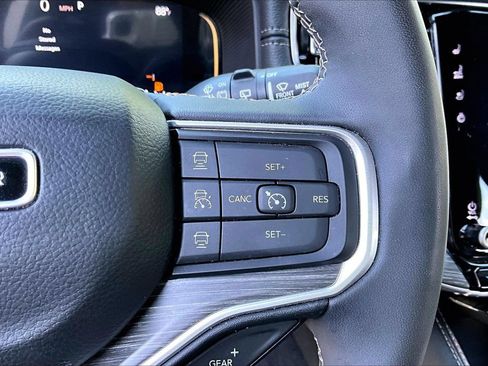 Certified 2024 Jeep Wagoneer Series III AWD/4WD image 30