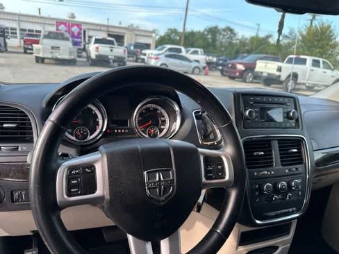 Certified 2016 Dodge Grand Caravan SE w/ Quick Order Package 29E SE FWD image 5