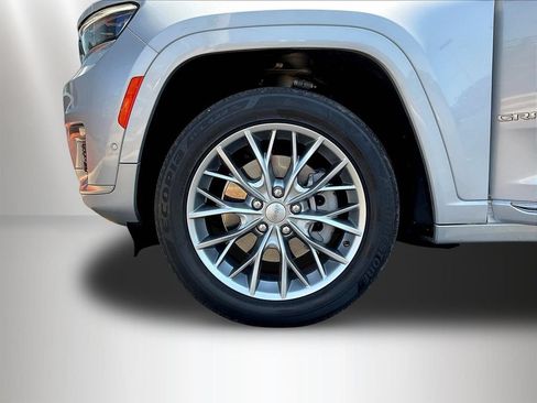 Used 2022 Jeep Grand Cherokee L Summit w/ Luxury Tech Group V AWD/4WD image 35