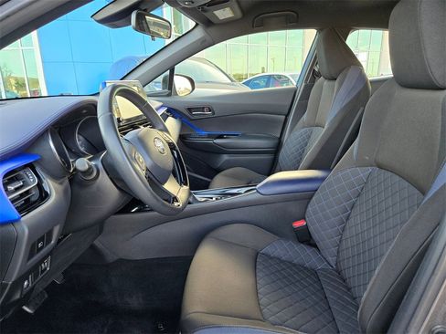 Used 2021 Toyota C-HR XLE image 9